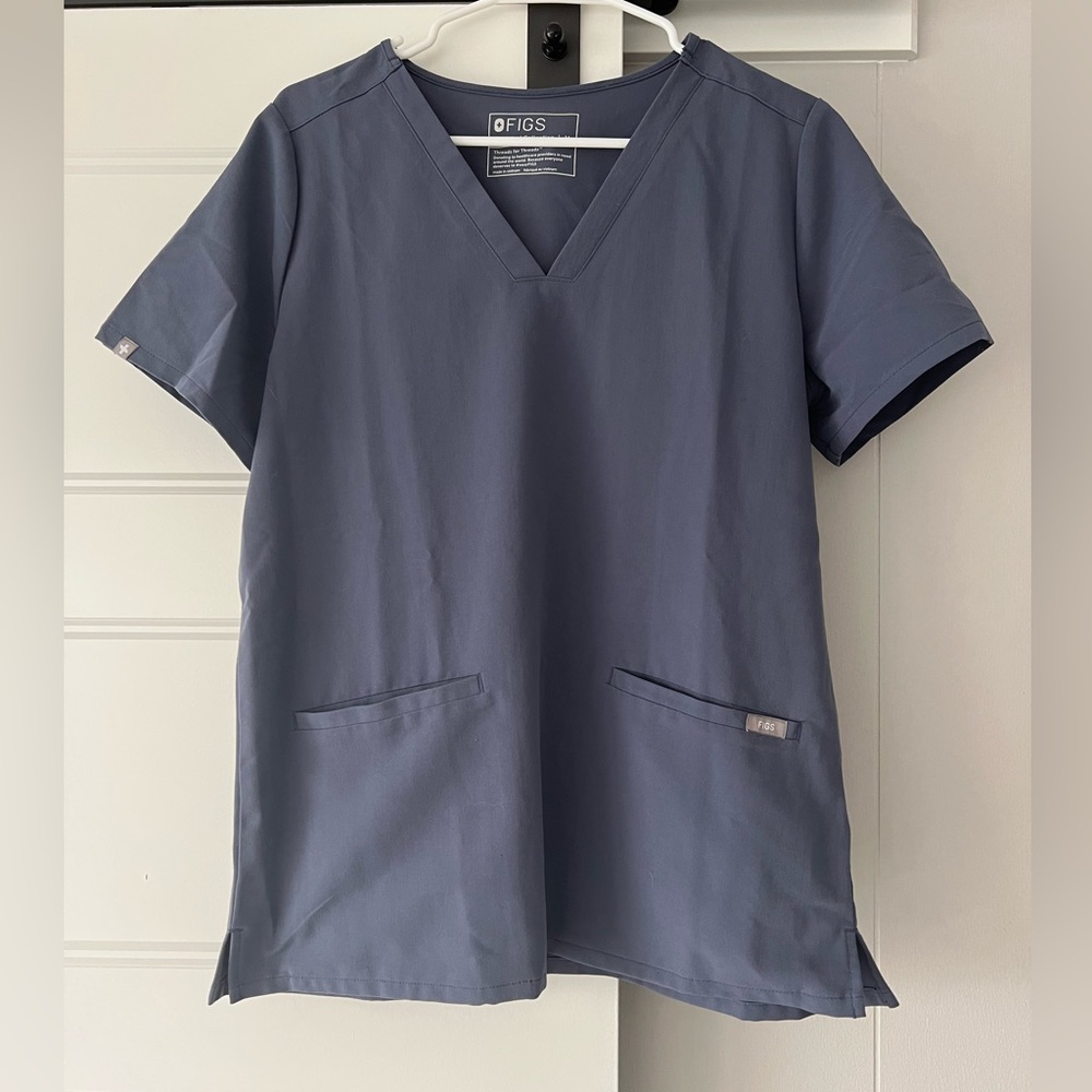 Figs Casma three pocket scrub top M